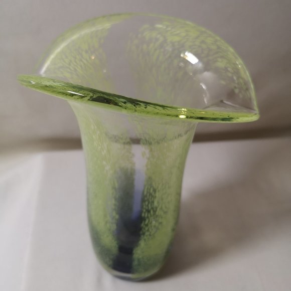 Beautiful Artist Signed Tulip Shape Glass Art Vase Green w Purple-Blue - Picture 4 of 5